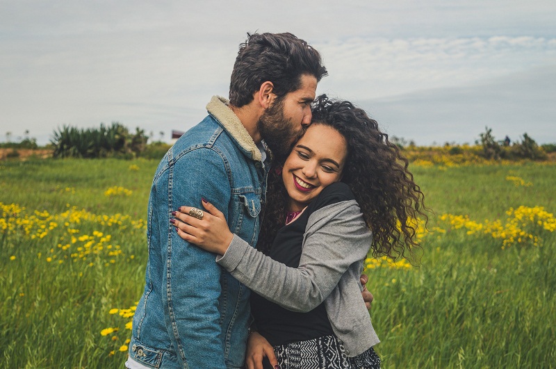 Le soutien mutuel aide le couple à se sentir mieux compris