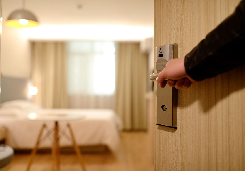 Les nuitées hôtelières à la traine en Suisse en février 2025