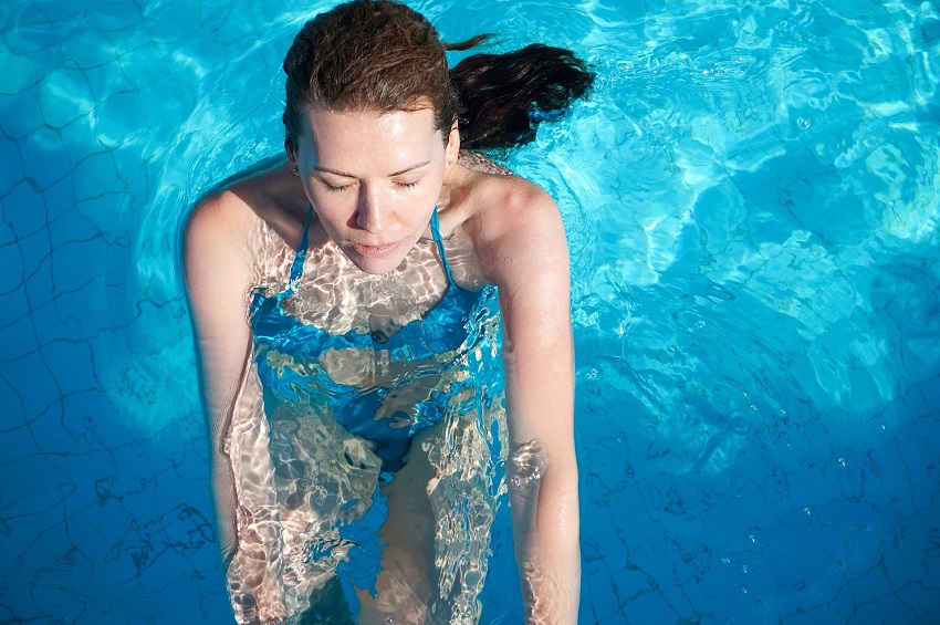 Un bain glacé après le sport n'a aucun effet sur les femmes (étude)