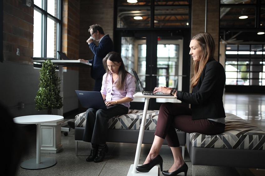 Les femmes assument toujours la majorité du travail non rémunéré